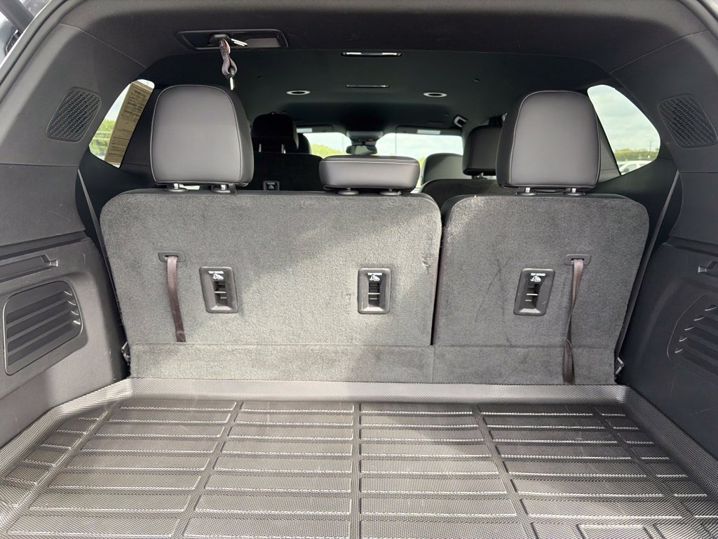 Used 2025 Buick Enclave Preferred FWD image 36