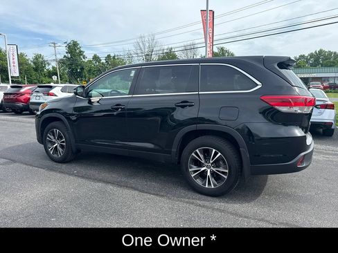Used 2019 Toyota Highlander LE AWD/4WD image 8