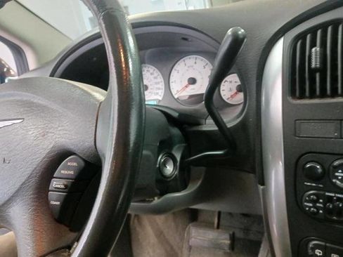 Used 2007 Chrysler Town & Country Touring FWD image 29