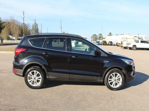 Used 2019 Ford Escape SEL image 9