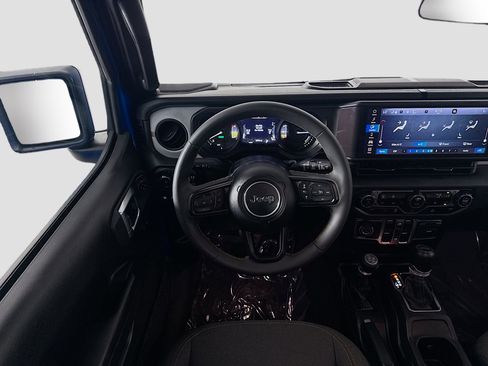 Used 2024 Jeep Wrangler Unlimited w/ Convenience Group AWD/4WD image 17