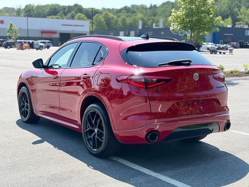 Used 2020 Alfa Romeo Stelvio Ti Sport w/ Quick Order Package 22S Sport AWD/4WD image 4