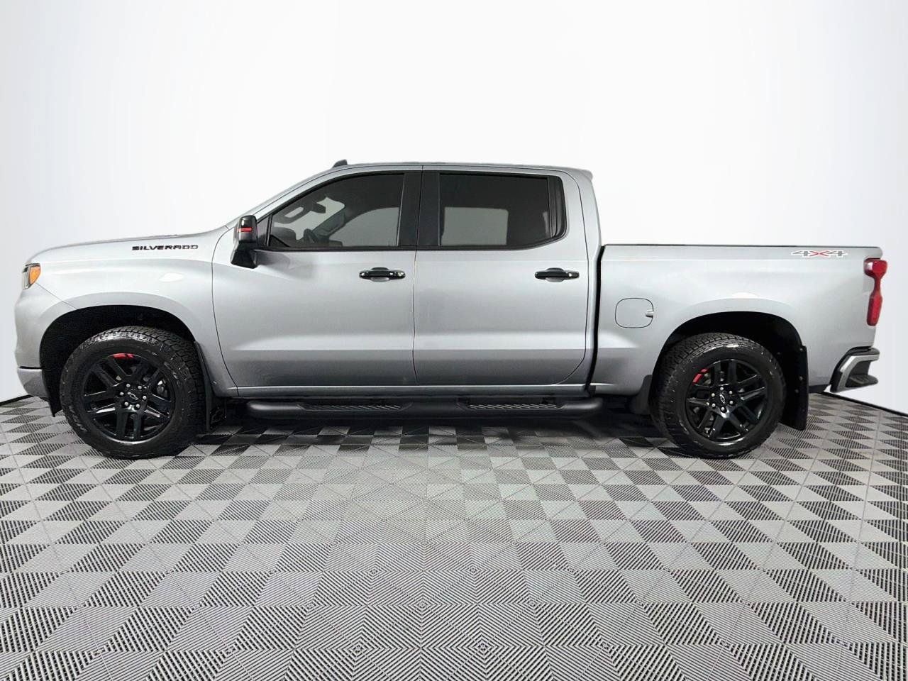 Used 2024 Chevrolet Silverado 1500 RST w/ Redline Edition AWD/4WD image 7