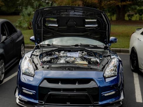 Used 2014 Nissan GT-R Premium image 3