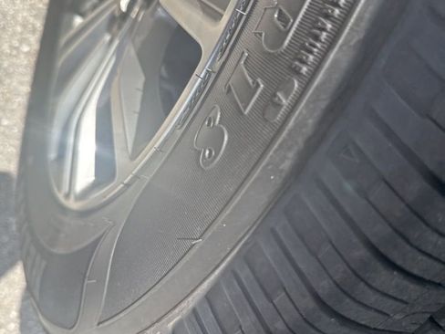 Used 2018 Cadillac XT5 Luxury w/ Driver Awareness Package image 9