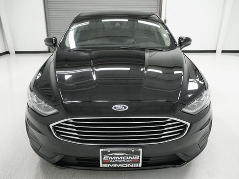 Used 2020 Ford Fusion SE image 2