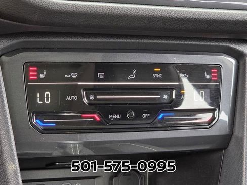 Used 2024 Volkswagen Tiguan SE w/ Panoramic Sunroof Package FWD image 26