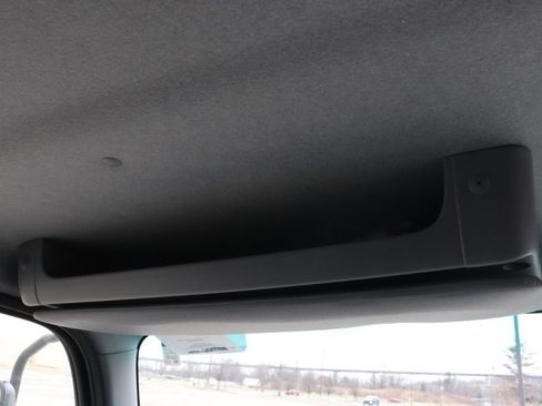 Used 2020 Isuzu NPR image 19