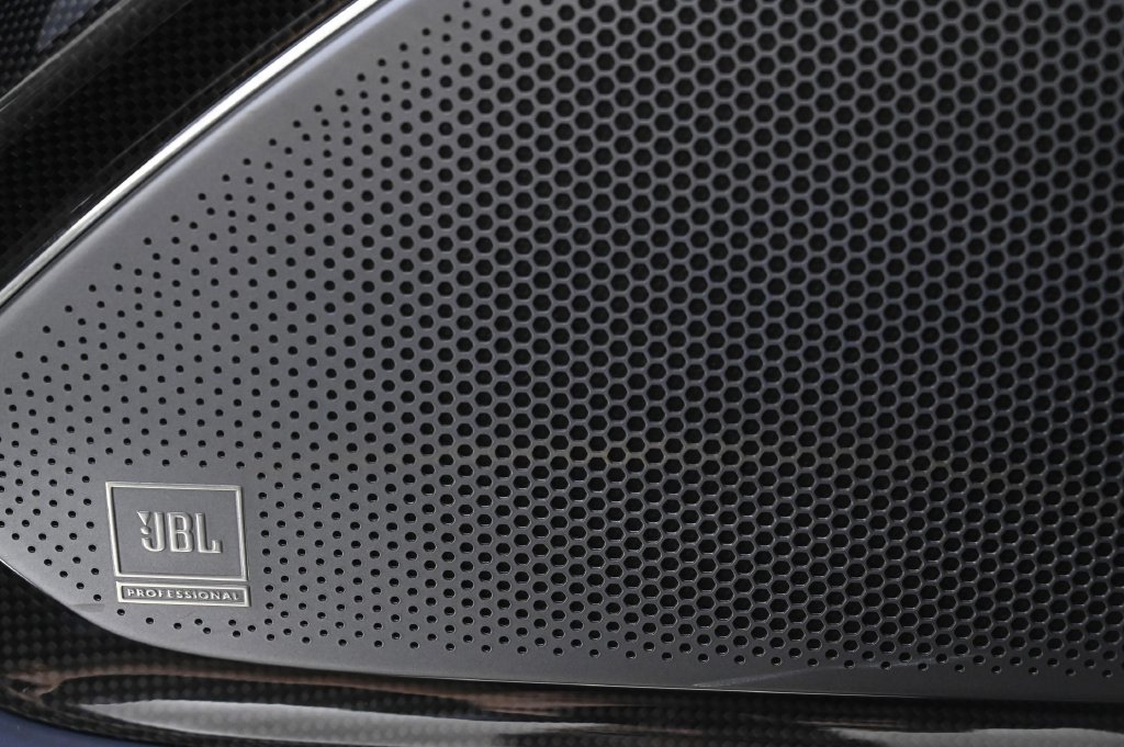 Used 2025 Ferrari Roma Spider RWD image 21