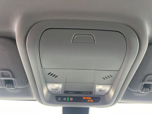 Used 2023 GMC Terrain SLE w/ Driver Convenience Package image 32