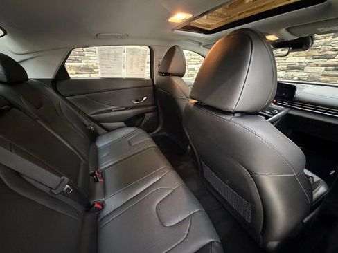 Used 2023 Hyundai Elantra Limited FWD image 32