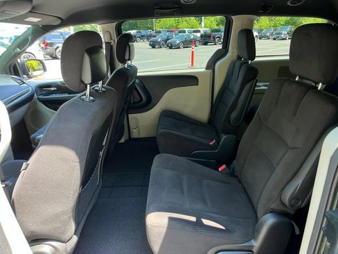 Used 2014 Dodge Grand Caravan SE FWD image 19