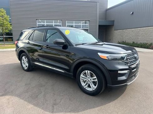 Used 2023 Ford Explorer XLT w/ Equipment Group 202A AWD/4WD image 3