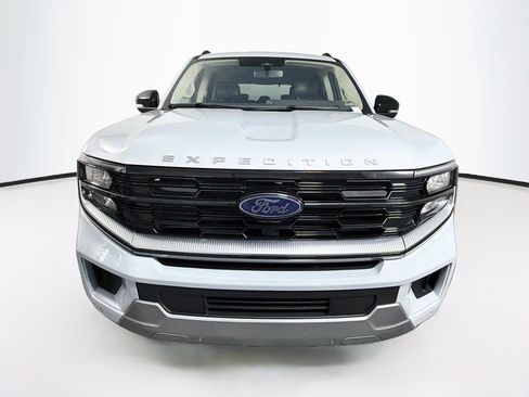 Used 2025 Ford Expedition Platinum AWD/4WD image 2
