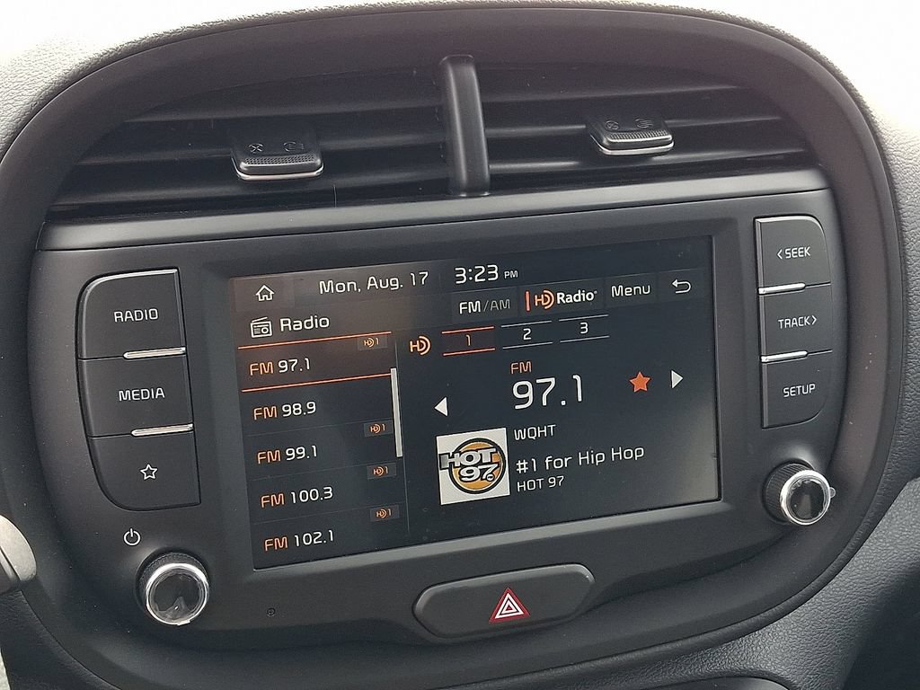 Used 2025 Kia Soul LX w/ LX Technology Package FWD image 17
