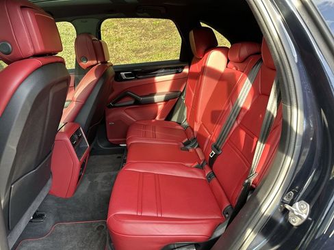 Used 2021 Porsche Cayenne S image 28