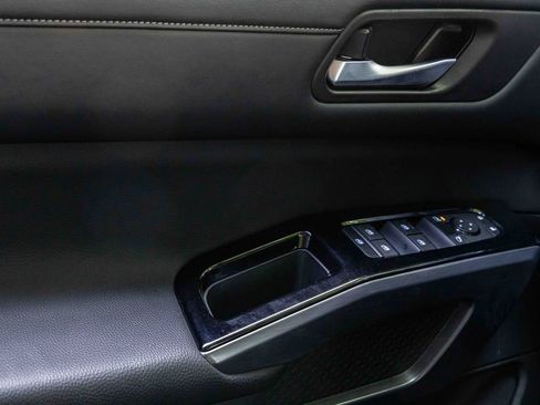 Certified 2024 Nissan Pathfinder SL image 16