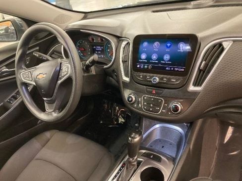 Used 2019 Chevrolet Malibu LT FWD image 16