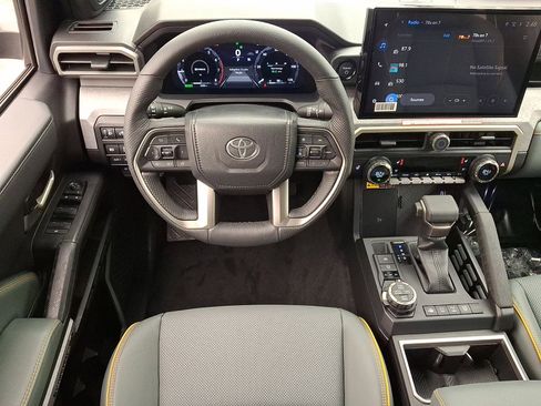 Used 2025 Toyota Tacoma Trailhunter image 21