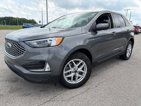 Used 2024 Ford Edge SEL w/ Convenience Package AWD/4WD image 3