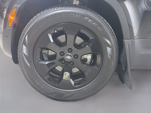 Used 2025 Land Rover Defender 110 S image 20