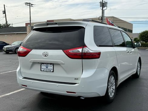 Used 2017 Toyota Sienna XLE w/ XLE Navigation Package FWD image 6