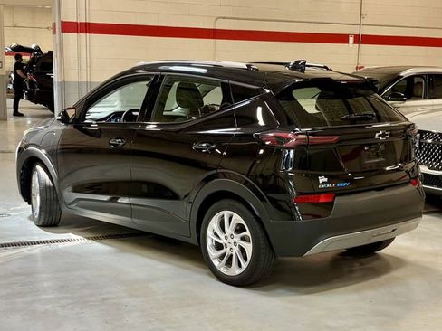 Used 2022 Chevrolet Bolt EUV LT w/ Driver Confidence Package FWD image 2