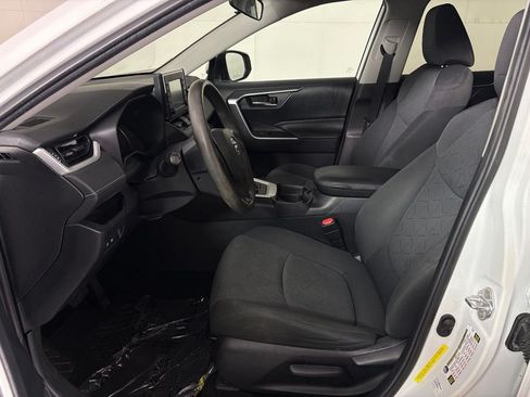 Used 2019 Toyota RAV4 XLE FWD image 16