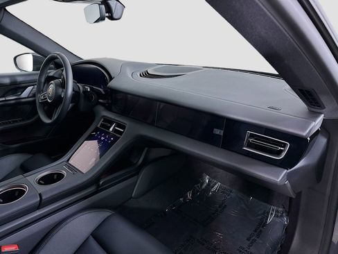 New 2025 Porsche Taycan image 31