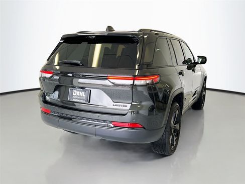 Used 2023 Jeep Grand Cherokee Limited w/ Luxury Tech Group II AWD/4WD image 14