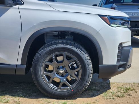 New 2026 Honda Pilot TrailSport image 6