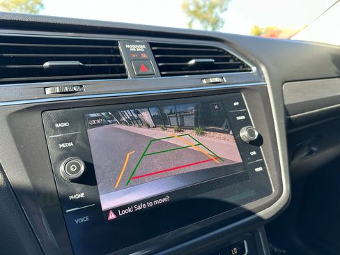 Used 2021 Volkswagen Tiguan SE image 15