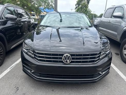 Used 2017 Volkswagen Passat 1.8T SE FWD image 2