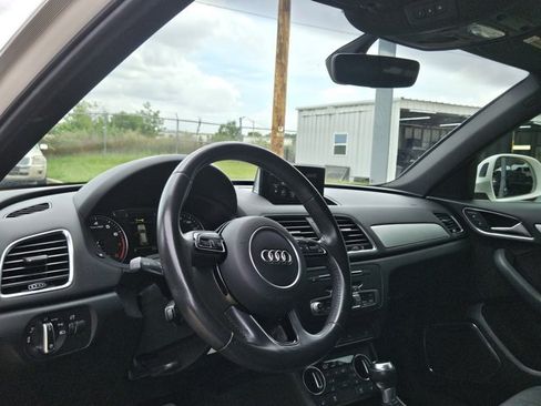 Used 2017 Audi Q3 2.0T Prestige FWD image 8