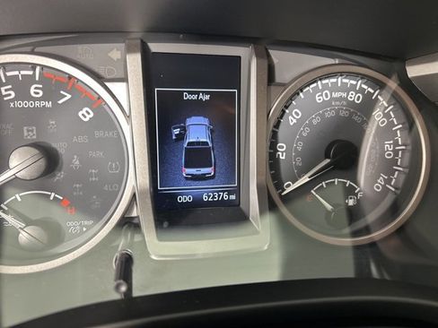 Used 2021 Toyota Tacoma SR5 w/ Trail Edition image 27