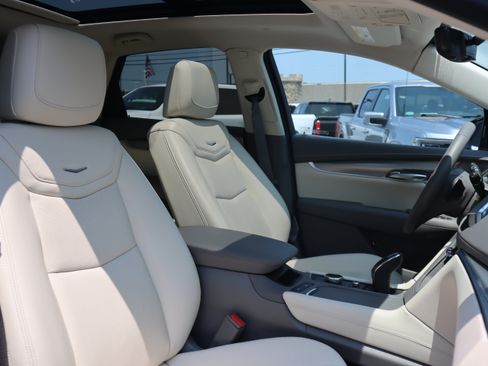 Used 2024 Cadillac XT5 Premium Luxury w/ Technology Package FWD image 28