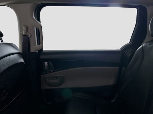 Used 2026 Kia Carnival FWD image 31