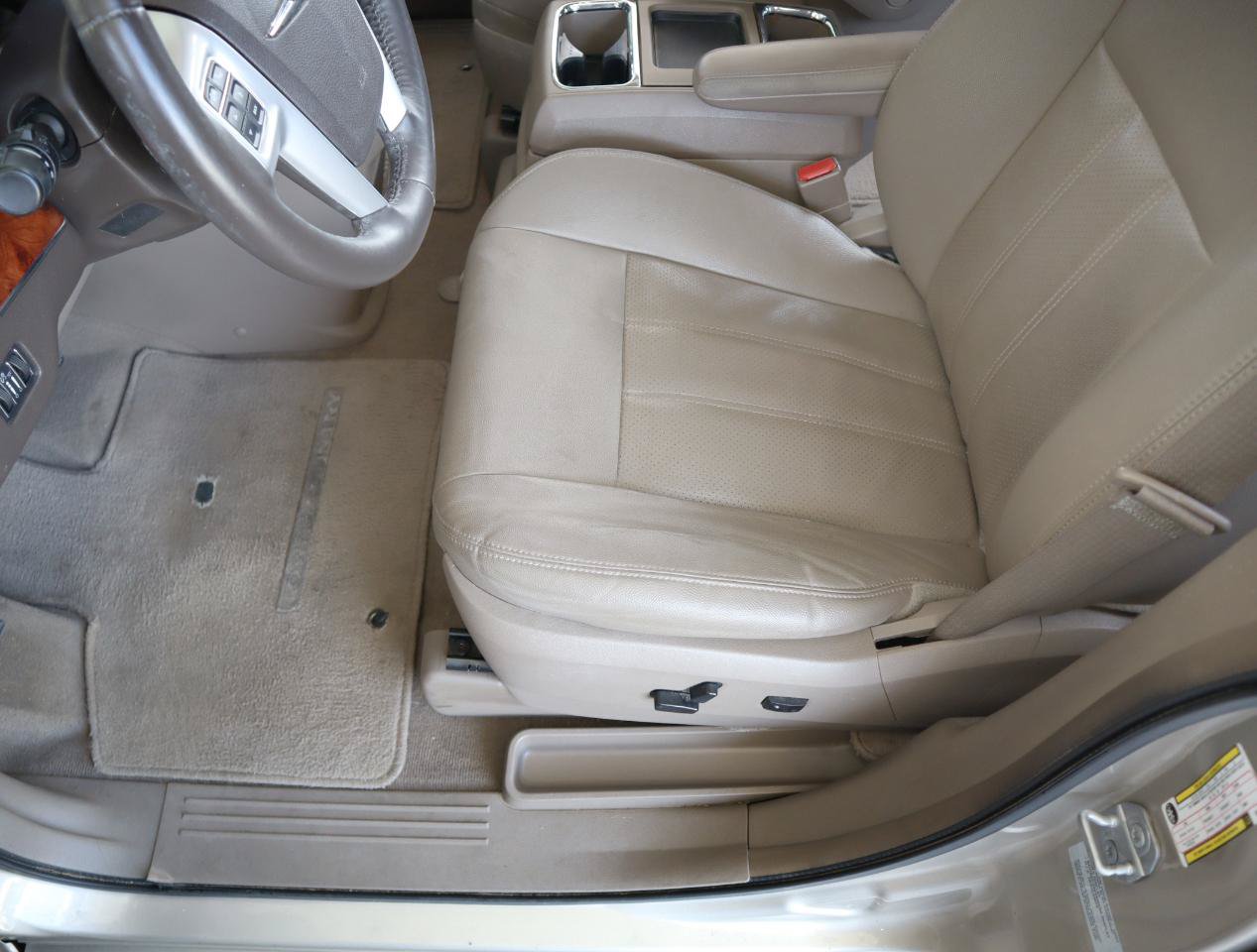 Used 2016 Chrysler Town & Country Touring-L w/ Driver Convenience Group FWD image 34