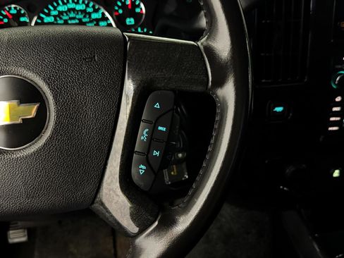 Used 2017 Chevrolet Express 2500 Extended RWD image 19