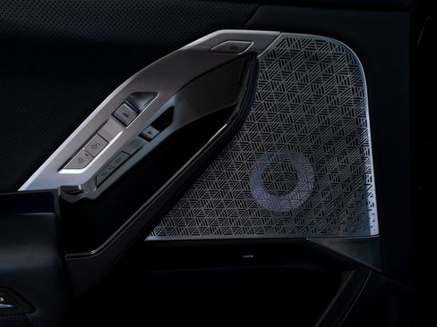 Used 2023 BMW 760i xDrive w/ Executive Package image 49