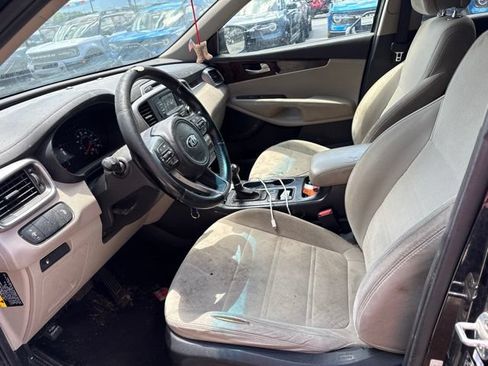 Used 2016 Kia Sorento AWD w/ LX Convenience Package image 3