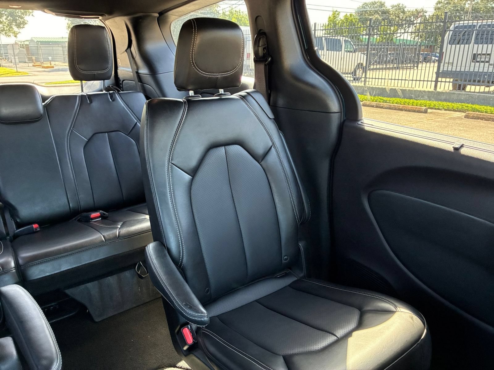 Used 2025 Chrysler Pacifica Select FWD image 38