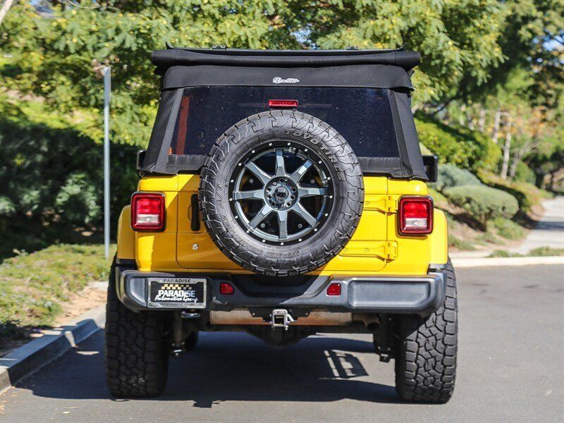 Used 2019 Jeep Wrangler Unlimited Sahara AWD/4WD image 7