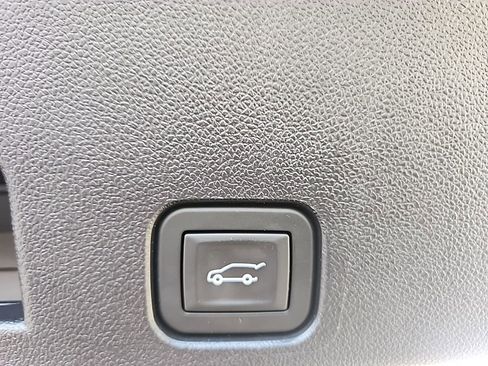 Used 2025 Buick Enclave Preferred image 13