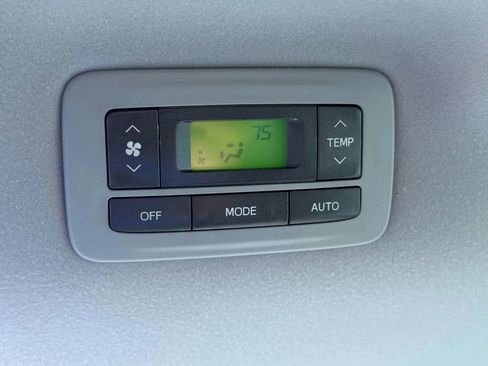 Used 2013 Toyota Sienna LE FWD image 46