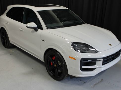 New 2026 Porsche Cayenne S AWD/4WD image 11
