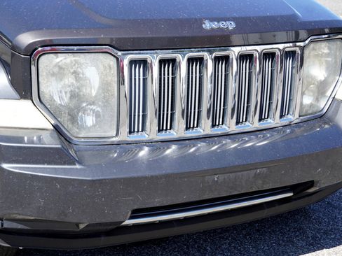 Used 2011 Jeep Liberty Sport image 3