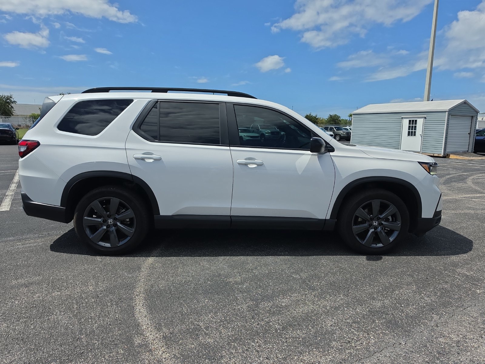 Used 2025 Honda Pilot Sport image 3
