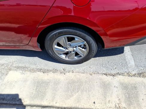 Used 2025 Hyundai Elantra SE FWD image 5