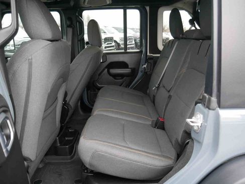 Used 2024 Jeep Wrangler Unlimited image 16